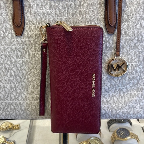 MICHAEL KORS Leather Continental Wristlet Phone Case Wallet 
Dark Cherry 
NWT - Picture 1 of 15